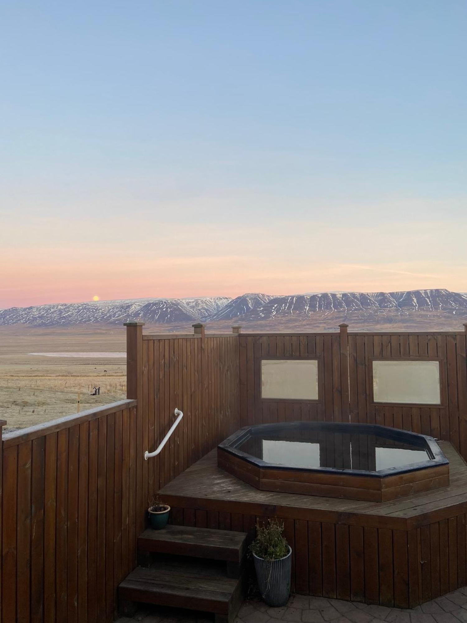 Sythra-Skoerthugil Guesthouse Varmahlid  Bagian luar foto